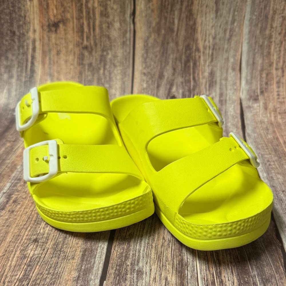 Preowned H2K Barely Worn Bright Yellow Women’s Sandals Size 6.5 Item #PHK6923